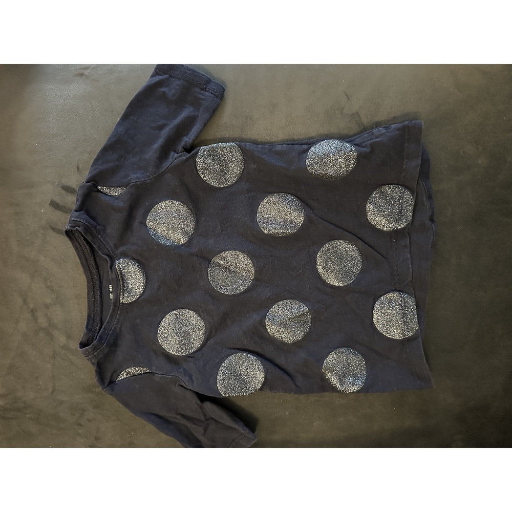 5/$10 OSHKOSH Navy blue t-shirt with sparkly polka dots 24 months